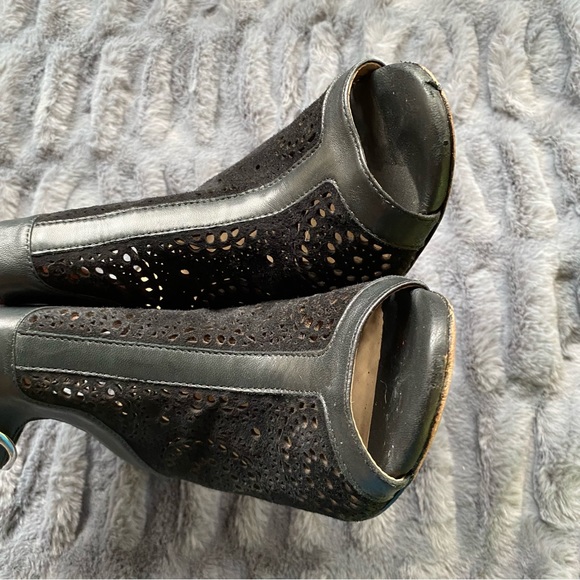 JOHNSTON & MURPHY Cassie Laser Cut Peep Toe Bootie - Picture 5 of 10